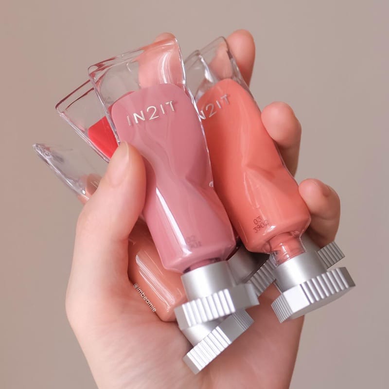 بلشر احمر خدود ومورد للشفاة والخدود بالكولاجين طبي من ان تو ات in2it paint it lip&blush